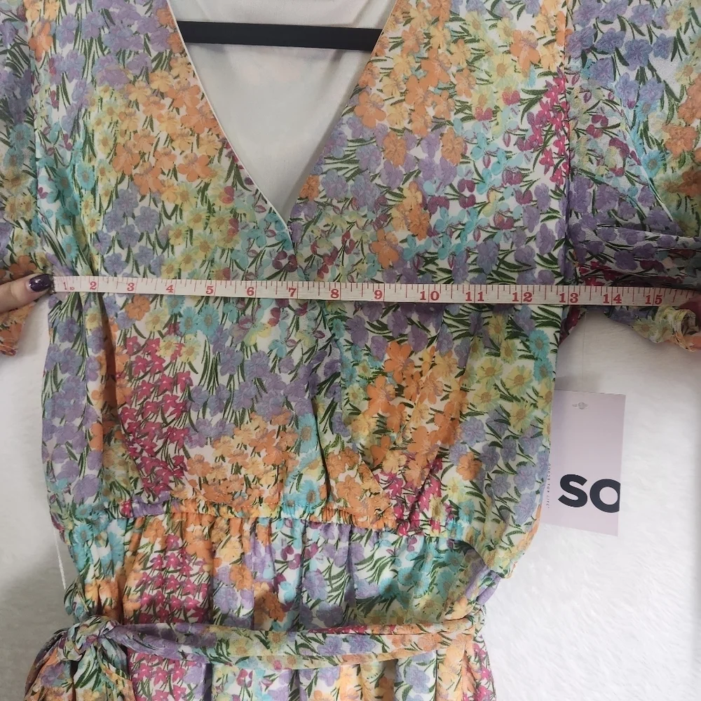 SO short sleeve V-neck floral spring top with flutter sleeves & peplum hem Small